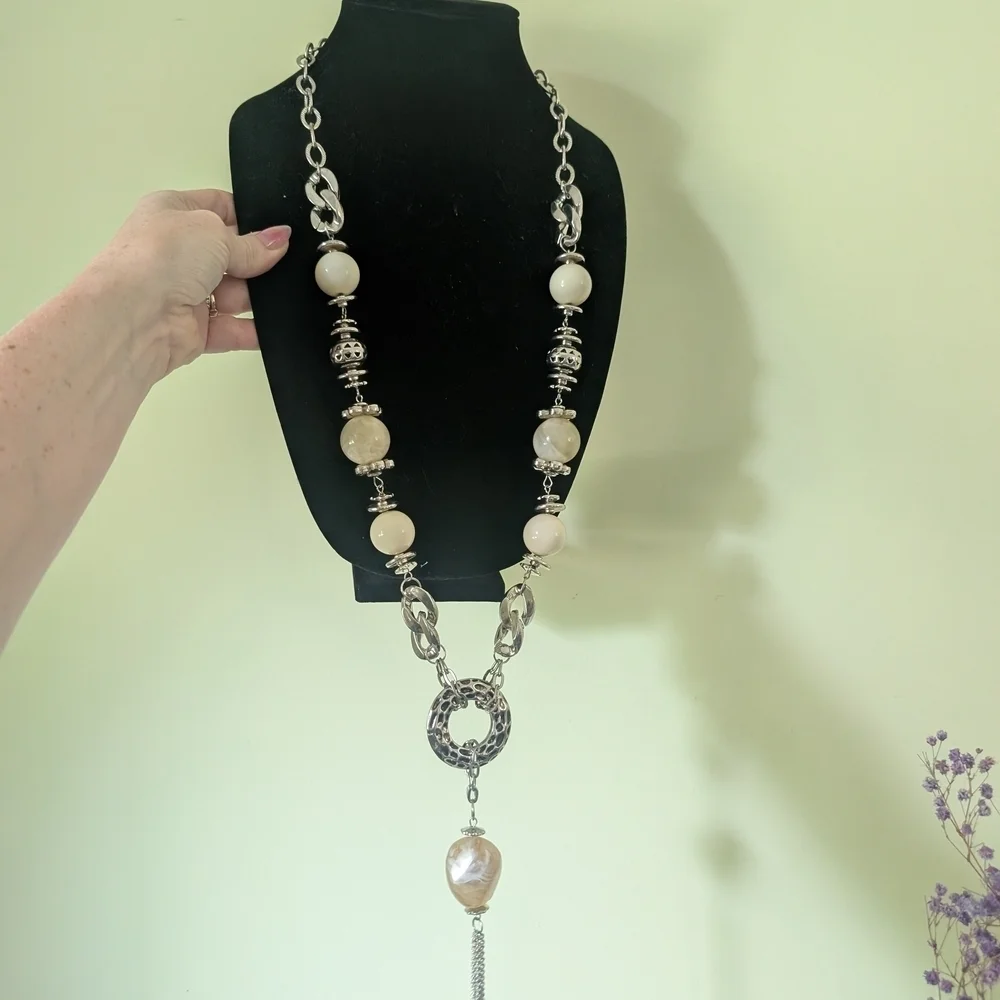 Elegant Silver and Cream Necklace - Picture 2 of 11